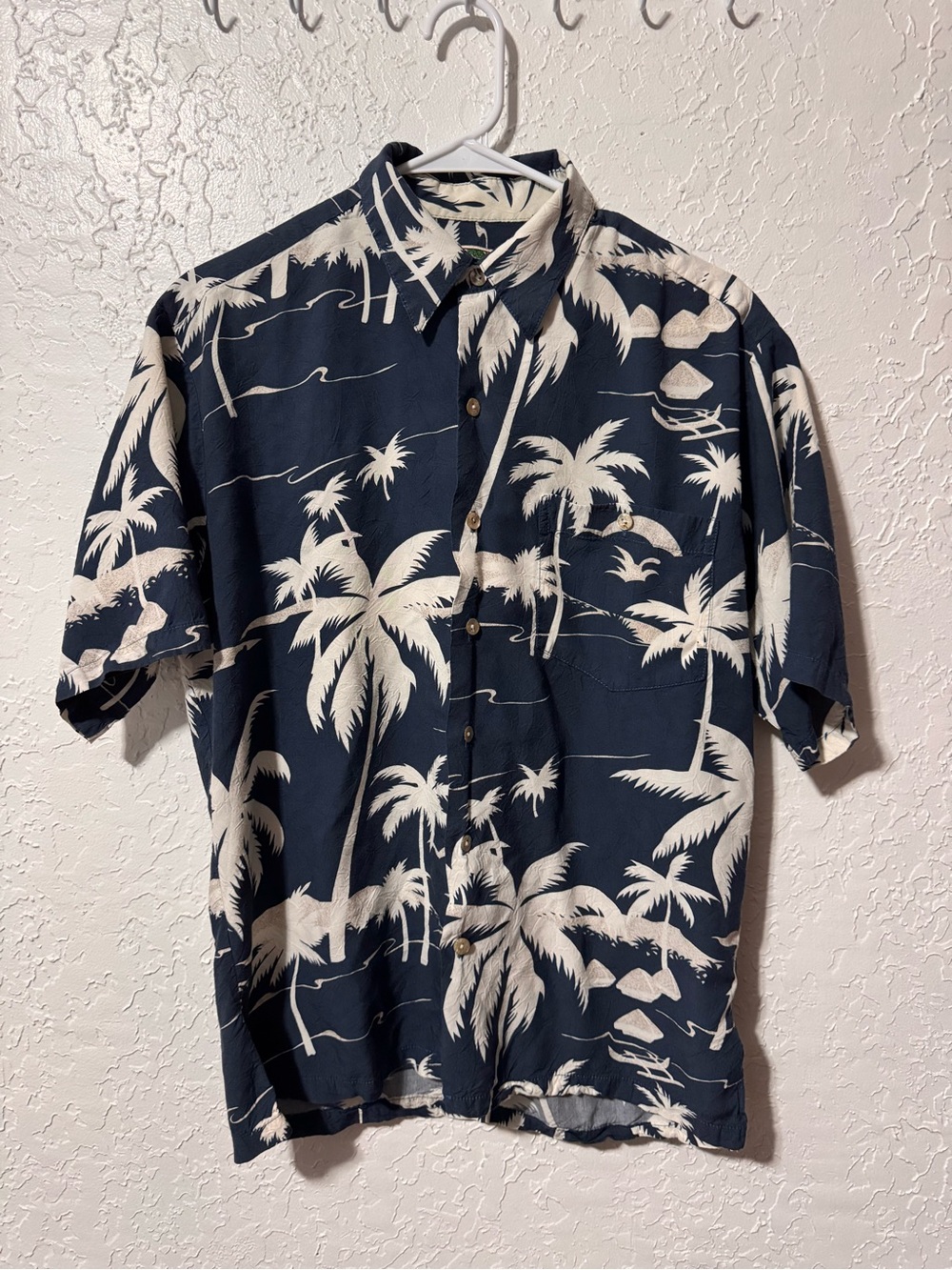 Vintage TORI RICHARD Hawaiian Aloha Shirt
Size Small